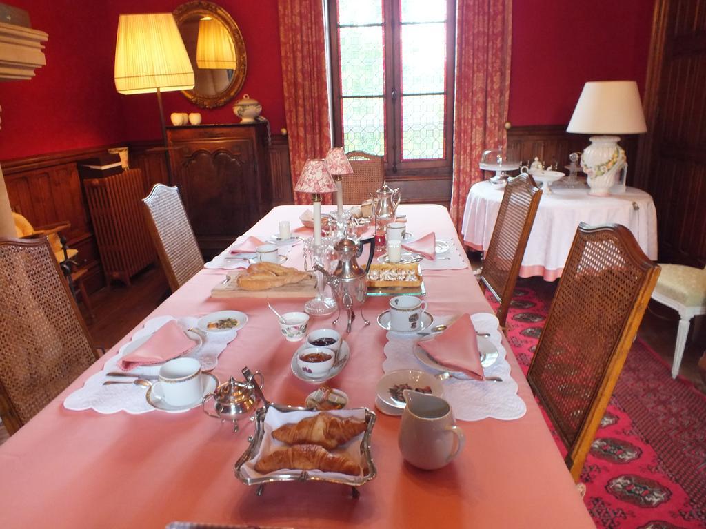 Chateau De Naze Bed & Breakfast Vivy